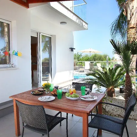 Close To The Beach And Centre 78 Villa Protaras